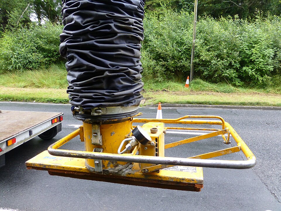 Vacuum panel lifter on a roofing application